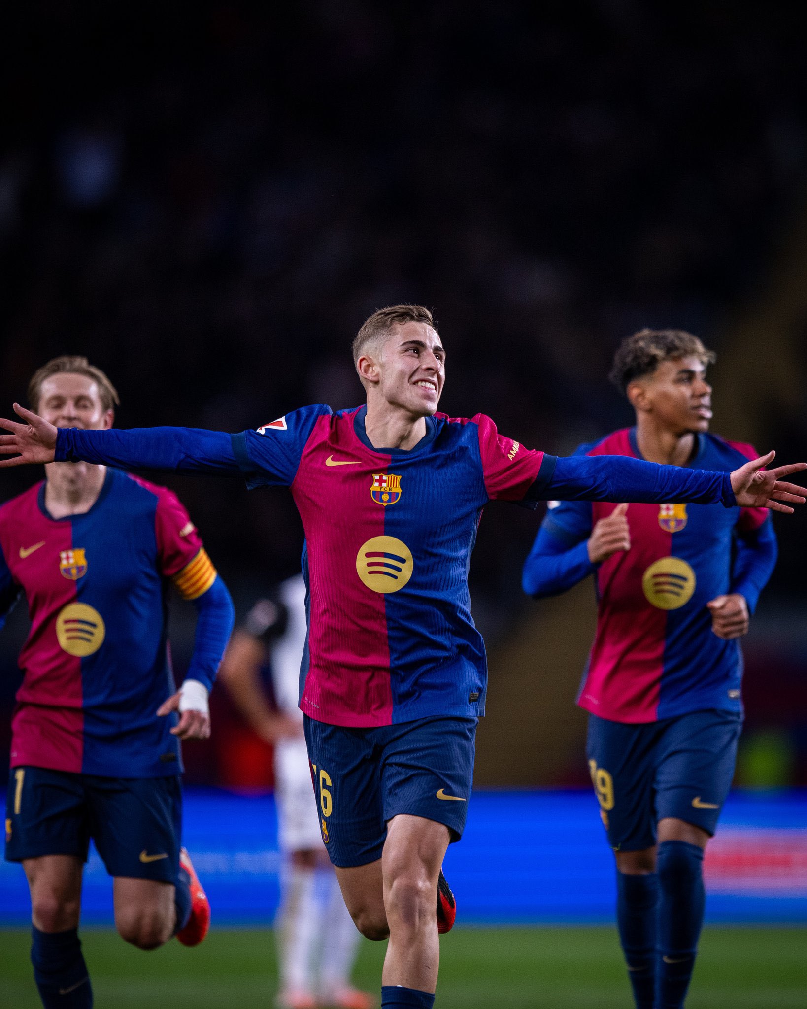 الكشف عن موعد رحيل نجم برشلونة
