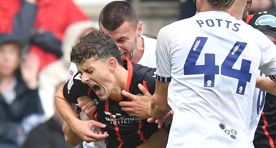 «الهداف» يكشف كيف"عض" مهاجم بريستون لاعب بلاكبيرن..والاتحاد الإنجليزي يفتح تحقيقا
