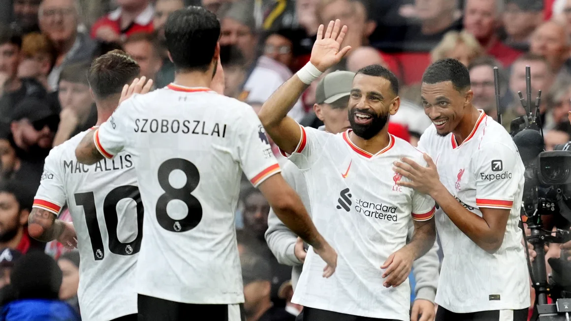 محمد صلاح يحرج "عمر برادة " أمام جمهور مانشستر يونايتد.. الحكاية فيها إقالة ؟