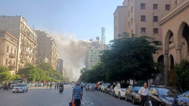 الأدخنة تتصاعد من كل مكان| شاهد.. حريق هائل في مبنى سنترال رمسيس