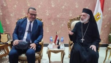 الأنبا باسيليوس يناقش مع مدير مركز الأورام بالمنيا سبل دعم المرضى