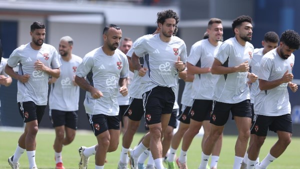 الأهلي يخطط لتعديل عقود ثلاثي الفريق