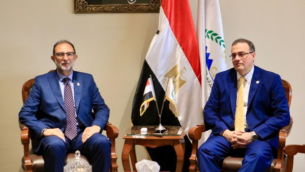 "التنظيم والإدارة" يستقبل رئيس "سلامة الغذاء" لبحث سبل التعاون المشترك