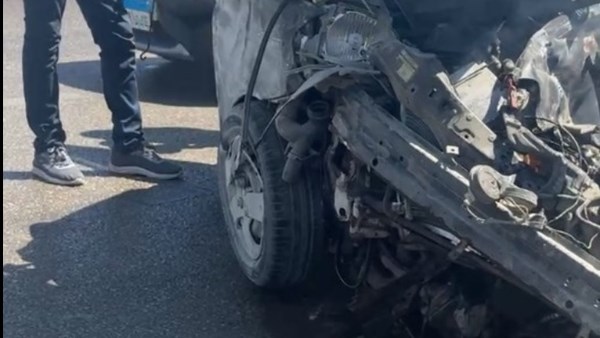 العربية اتعجنت.. شاهد تصادم بين ملاكي وأتوبيس أعلى المحور بالشيخ زايد