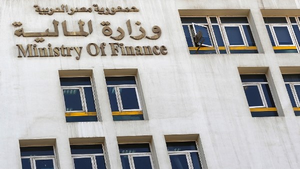 المالية تعلن العمل بنظام الدفع النقدي بسبب أعطال التحصيل الإلكتروني