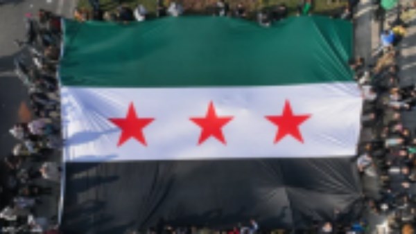 انسحاب الجيش السوري من السويداء.. وغارات إسرائيلية على مواقع عسكرية