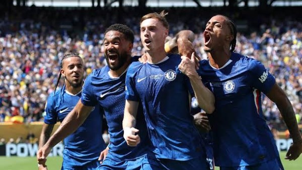 “بالمر لاعب عالمي وترامب سلم الكأس”