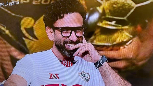تقديرا لـ شيكابالا..ابراهيم فايق يرتدي تيشيرت الزمالك على الهواء