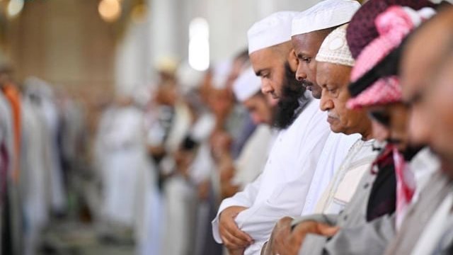 حكم صلاة الجمعة في المنزل خلال الحر الشديد.. رأي الأئمة