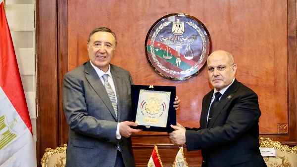 رئيس المحكمة الدستورية يشيد بجهود النيابة الإدارية في مكافحة الفساد.. صور