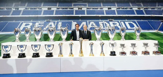 فاسكيز يودع جماهير ريال مدريد بكلمات مؤثرة