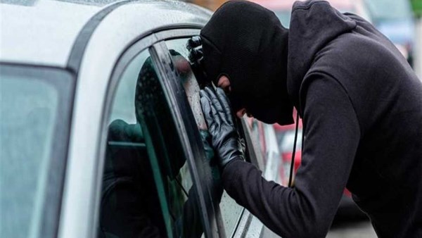 فريق بحث لضبط سارقي نجلي وزير أجنبي أسبق