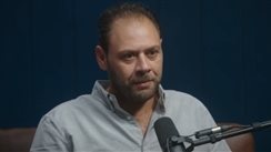 قمة الازدواجية.. محمد علي رزق يعلق على وصية أحمد عامر بمسح أغانيه