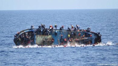 ليبيا تعلن اعتراض قارب على متنه 113 مهاجرا وانتشال 3 جثث