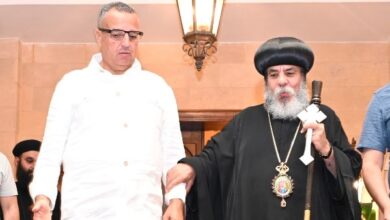 مبارك يزور كاتدرائية السمائيين بشرم الشيخ ويلتقي الأنبا أبوللو لبحث عدد من الموضوعات الاجتماعية والإنسانية