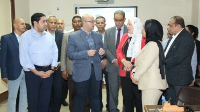 محافظ بني سويف يتفقد سير العمل في البرنامج التدريبي للعاملين بالتربية والتعليم