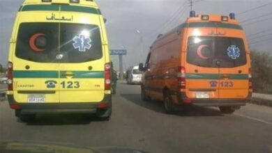مصرع 3 أشخاص وإصابة طالبة من أسرة واحدة في حادث تصادم