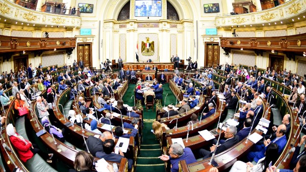 مطلب برلماني لرفع سن التقدم للوظائف الحكومية لـ 45 عامًا