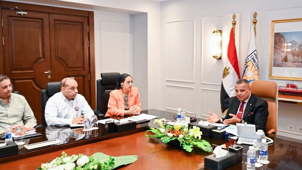 موجز اخبار جنوب سيناء.. مبارك يعقد اجتماعا لمتابعة قرارات الإزالة التعديات..إقبال على شواطئ شرم الشيخ