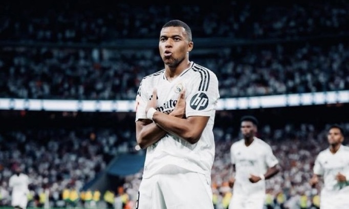 نجم ليفربول يوجه رسالة هامة لمبابي بعد موسمه الأول مع ريال مدريد