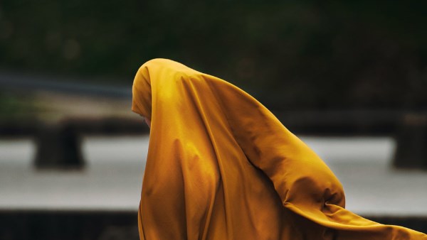 هل يجوز للمرضع أن تجمع بين الصلوات؟.. الإفتاء تجيب