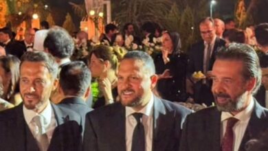 يسرا وحماقي وكريم عبد العزيز والرداد بحفل زفاف حفيد عادل إمام .. صور