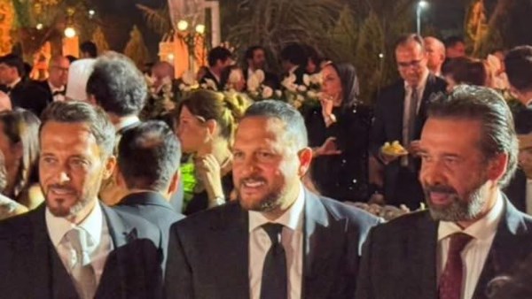 يسرا وحماقي وكريم عبد العزيز والرداد بحفل زفاف حفيد عادل إمام .. صور