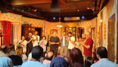 يمين في أول شمال.. حينما يضحكك المسرح ويبكيك