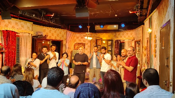 يمين في أول شمال.. حينما يضحكك المسرح ويبكيك
